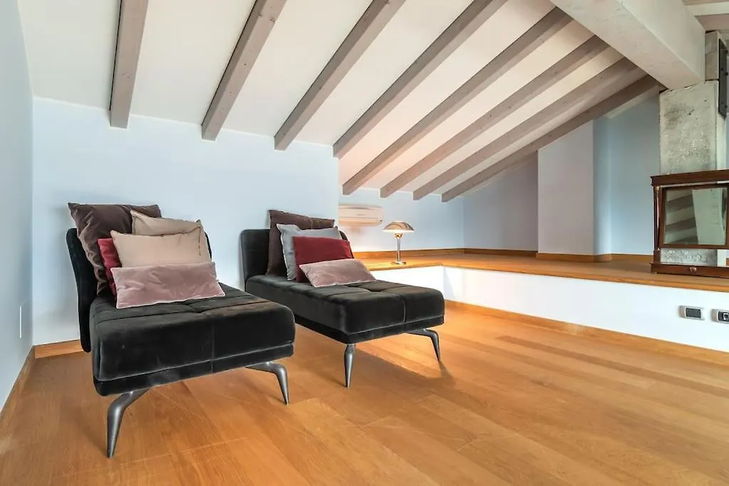 Сasa de vacaciones Lovely Cascina. Stunning Lake Views & Sun Deck Cernobbio